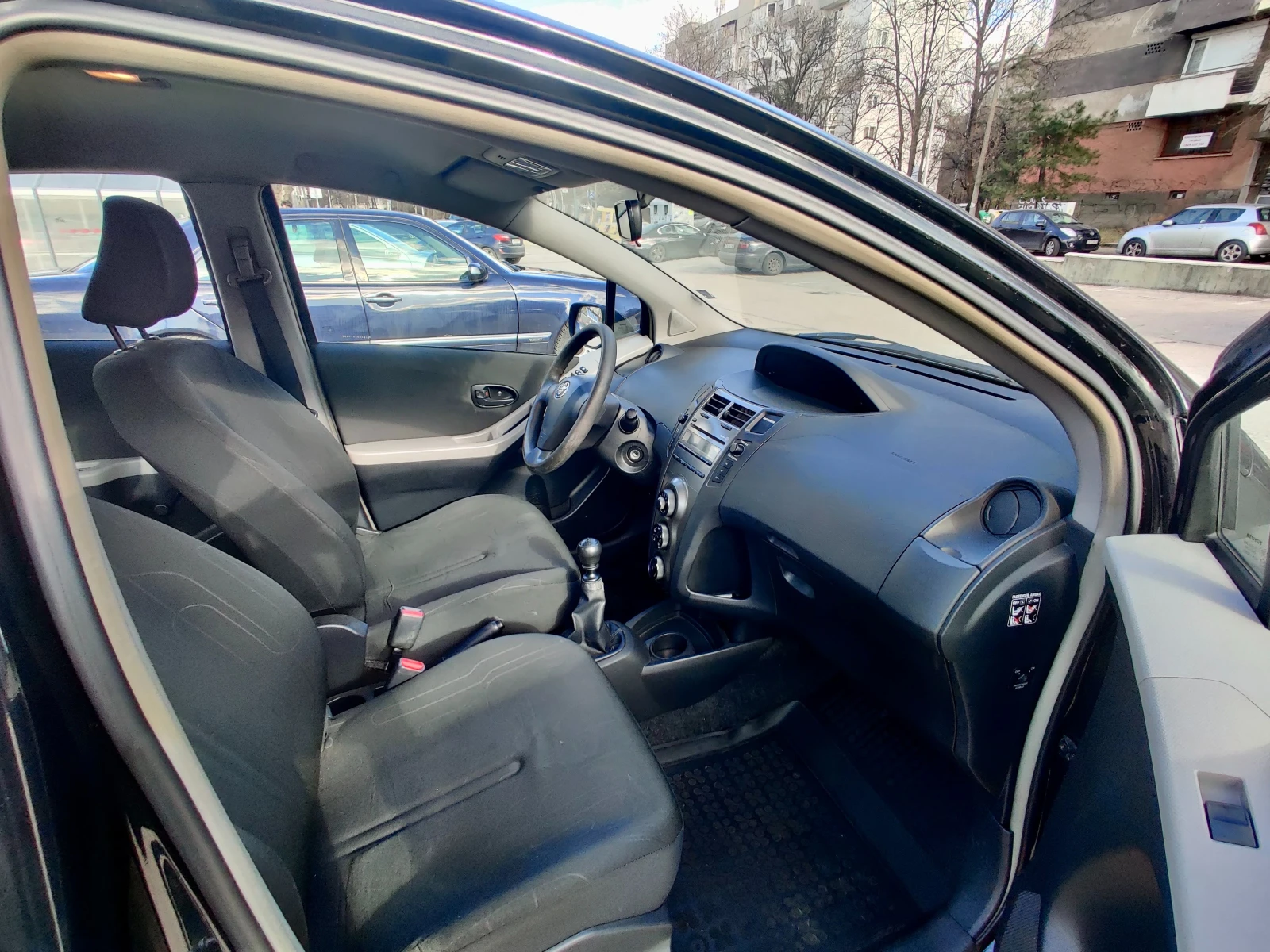 Toyota Yaris 1.3 VVTI - изображение 9