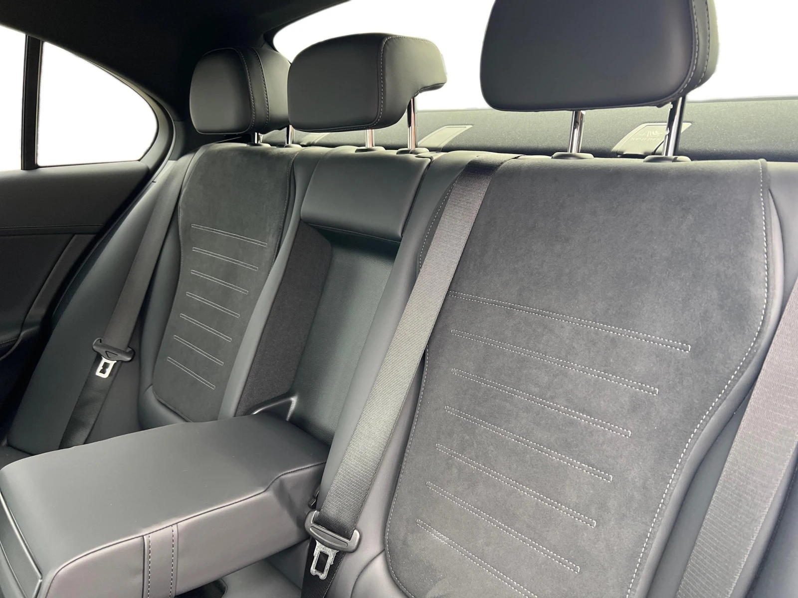 Mercedes-Benz C 300 4MATIC, снимка 12 - Автомобили и джипове - 53324401