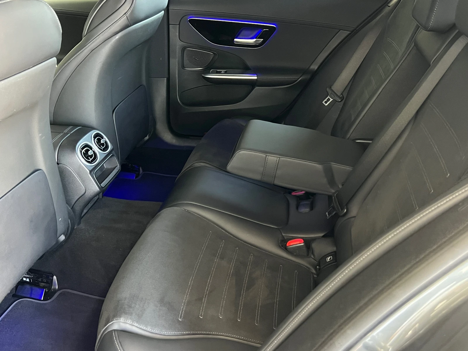 Mercedes-Benz C 220 d MHEV, 9G, AMG LINE-NIGHT PACK-DESIGNO!, снимка 12 - Автомобили и джипове - 54014109