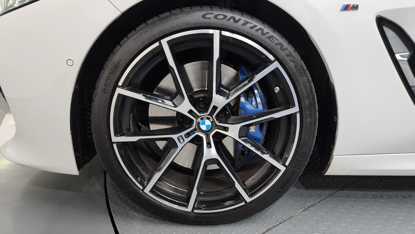 BMW 840 i xDrive* M SPORT* BOWERS & WILKINS* HEAD-UP* 360*, снимка 5 - Автомобили и джипове - 54855714