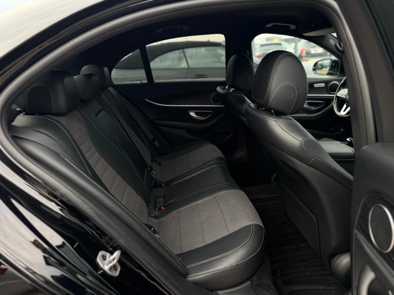 Mercedes-Benz E 200 Sport, снимка 12 - Автомобили и джипове - 55298362