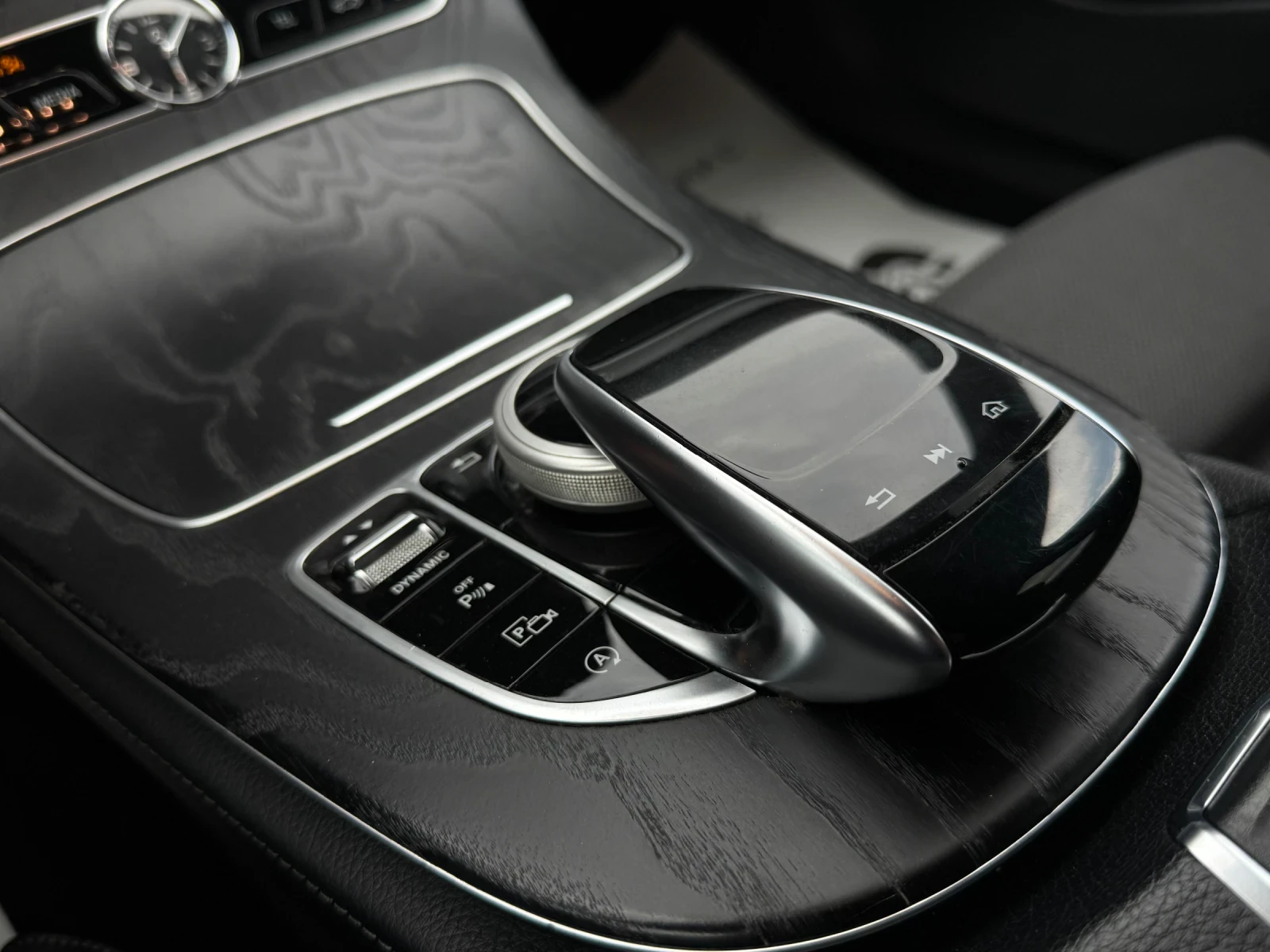 Mercedes-Benz E 200 Sport, снимка 17 - Автомобили и джипове - 55298362