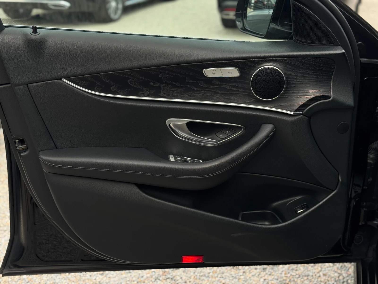 Mercedes-Benz E 200 Sport, снимка 9 - Автомобили и джипове - 55298362