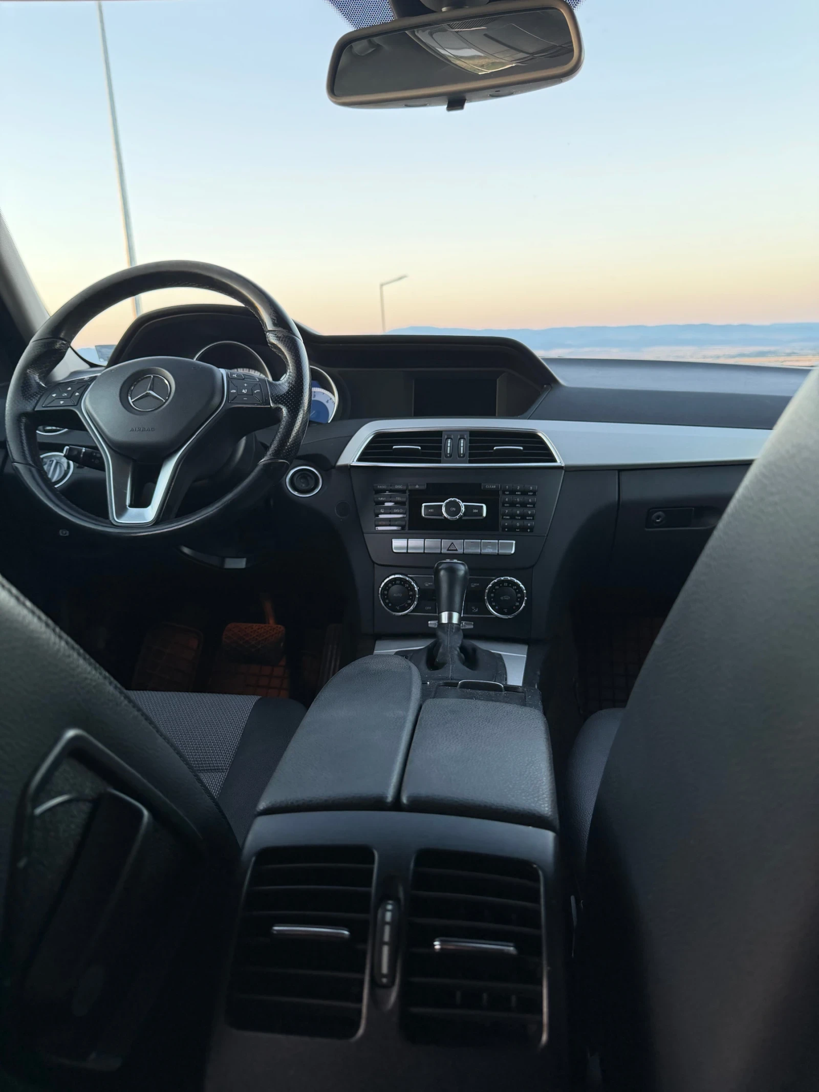 Mercedes-Benz C 200, снимка 10 - Автомобили и джипове - 55806578