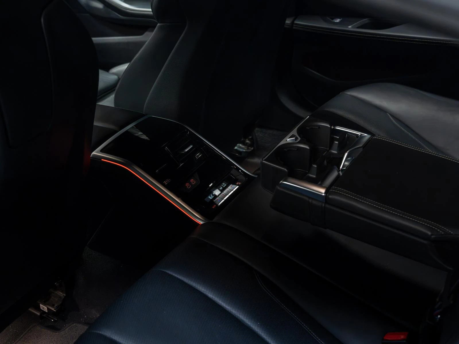 BMW 840 D Harmann- 360KAM-M PACK, снимка 11 - Автомобили и джипове - 55991066