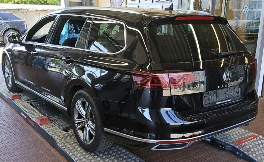 VW Passat Elegance 2.0 TDI/150 PS/Matrix/Pano/Camera, снимка 4 - Автомобили и джипове - 56680116