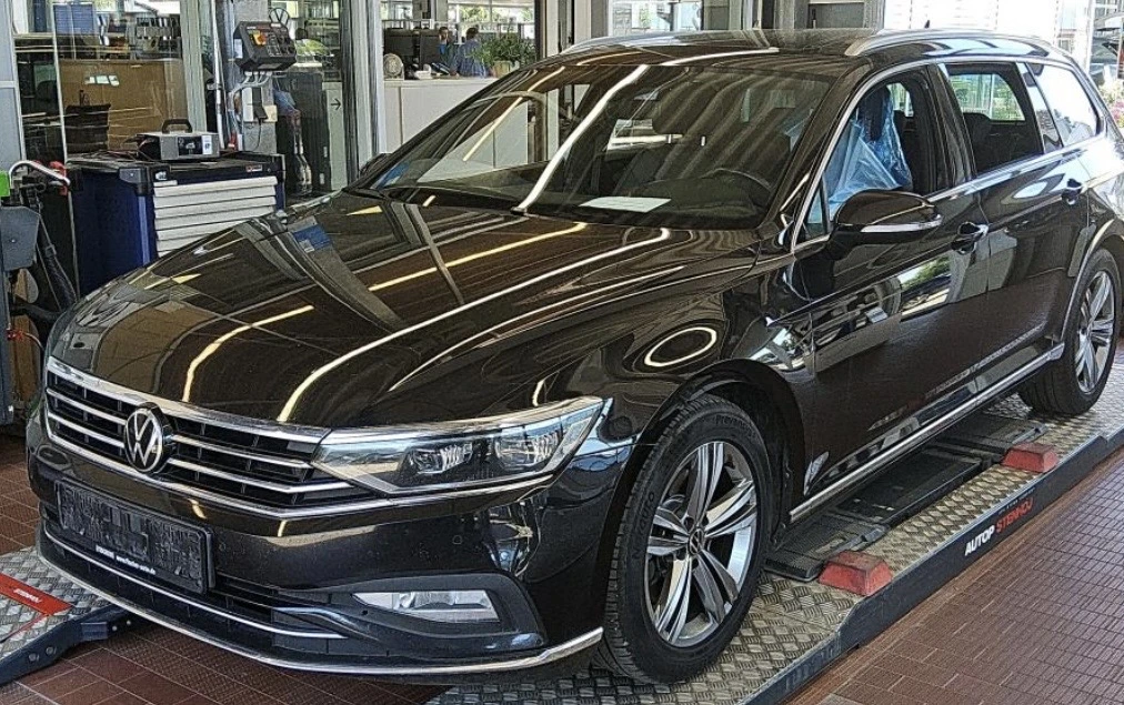 VW Passat Elegance 2.0 TDI/150 PS/Matrix/Pano/Camera