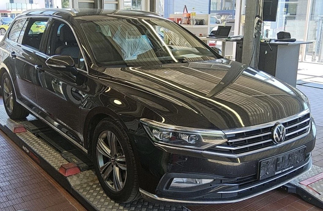VW Passat Elegance 2.0 TDI/150 PS/Matrix/Pano/Camera, снимка 2 - Автомобили и джипове - 56680116