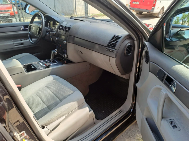 VW Touareg, снимка 9 - Автомобили и джипове - 52229964