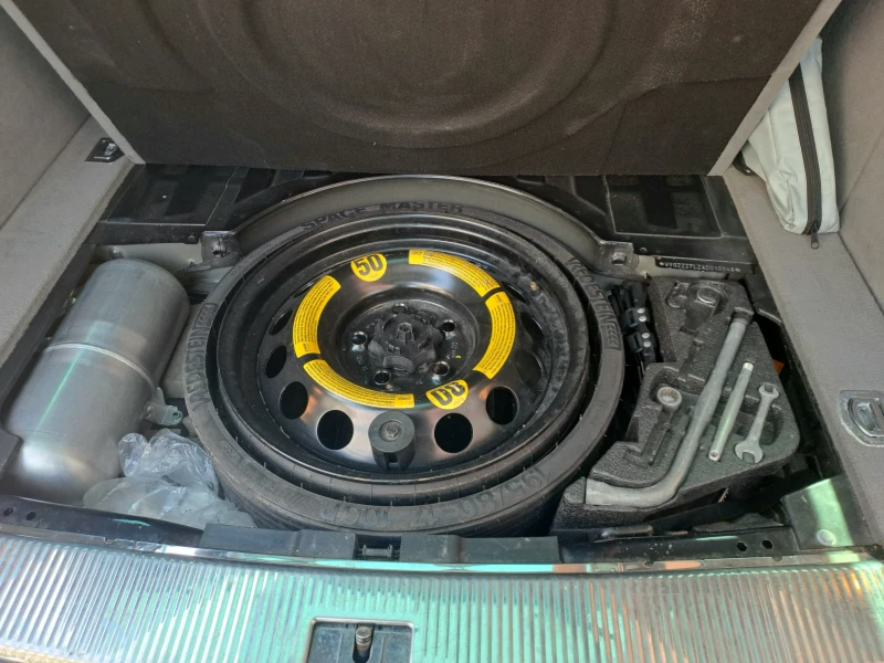 VW Touareg, снимка 13 - Автомобили и джипове - 52229964