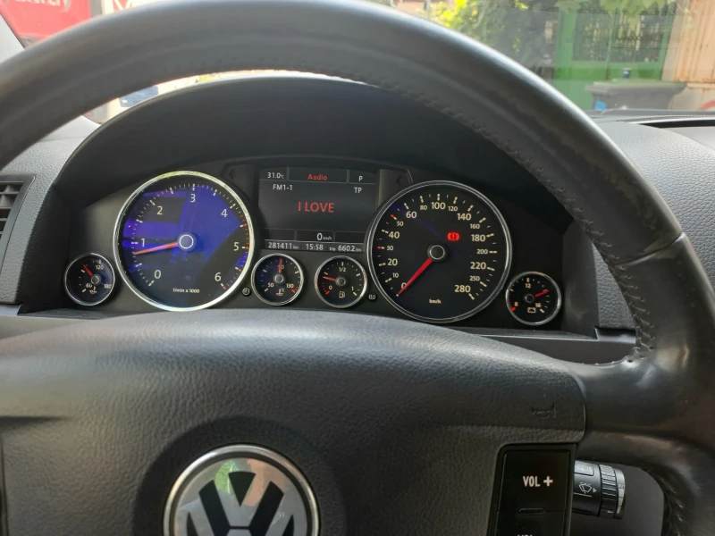 VW Touareg, снимка 6 - Автомобили и джипове - 52229964