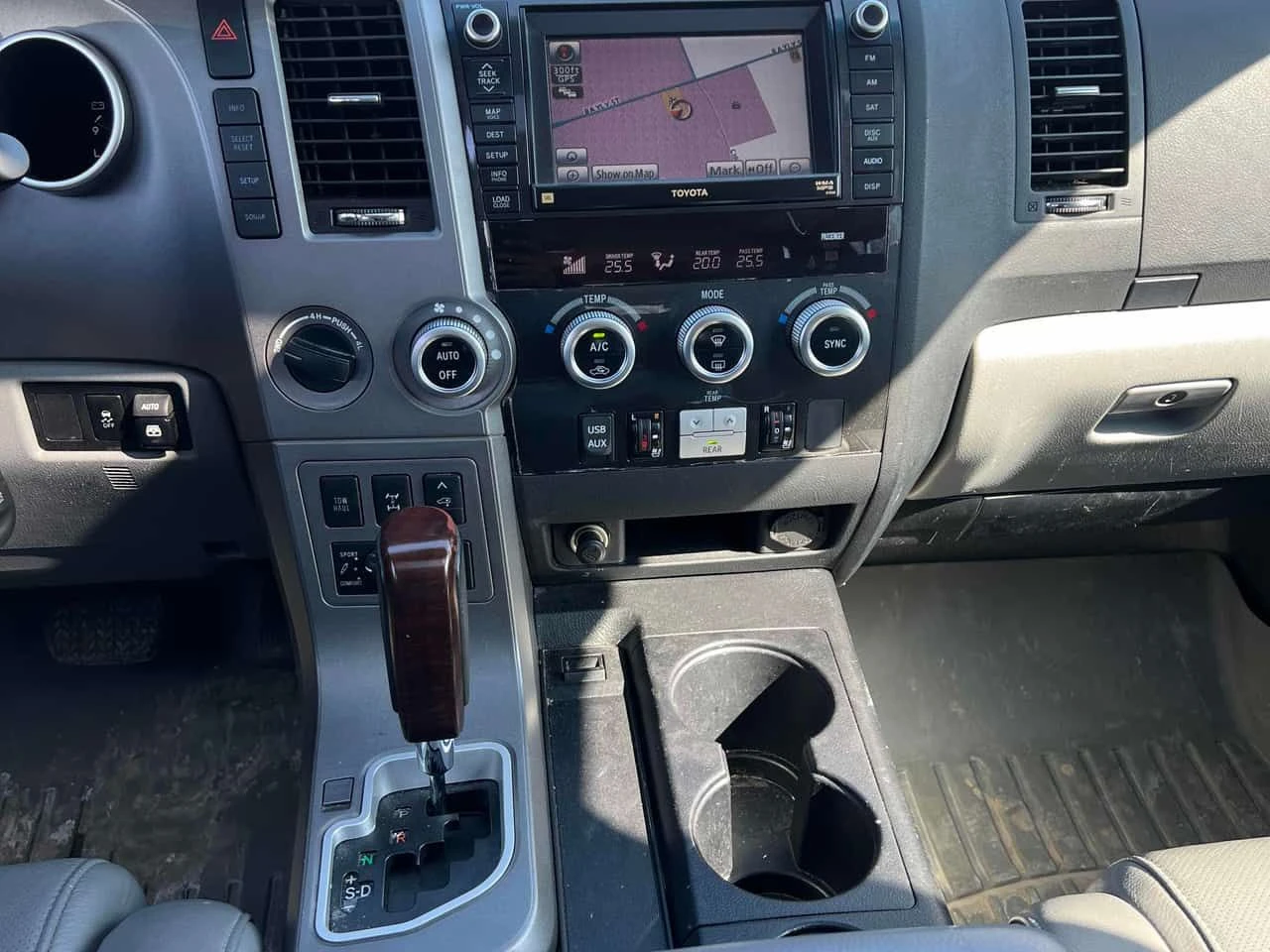 Toyota Sequoia  | Platinum | DISTRONIC | ОБДУХВАНЕ | ВЪЗДУШО , снимка 11 - Автомобили и джипове - 53721282