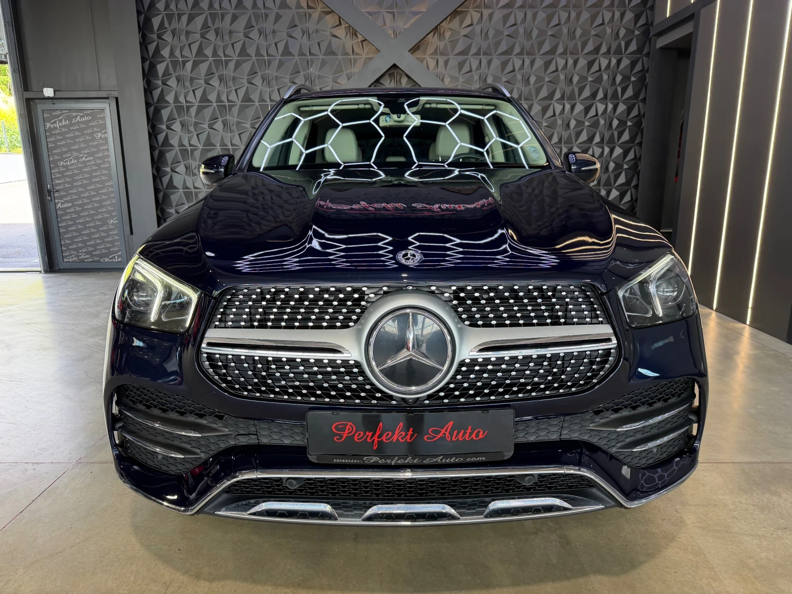 Mercedes-Benz GLE 350 d 4 MATIC * BURMESTER * AMG * , снимка 2 - Автомобили и джипове - 54648832