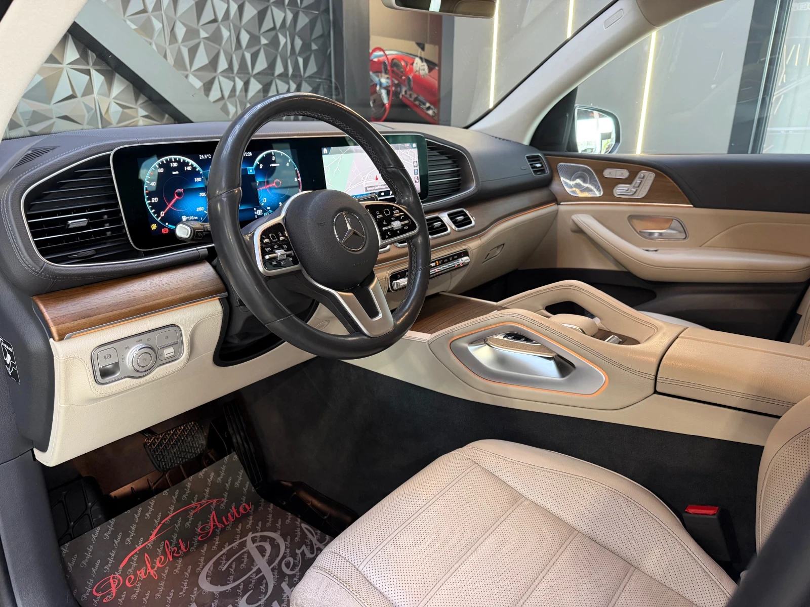 Mercedes-Benz GLE 350 d 4 MATIC * BURMESTER * AMG * , снимка 7 - Автомобили и джипове - 54648832