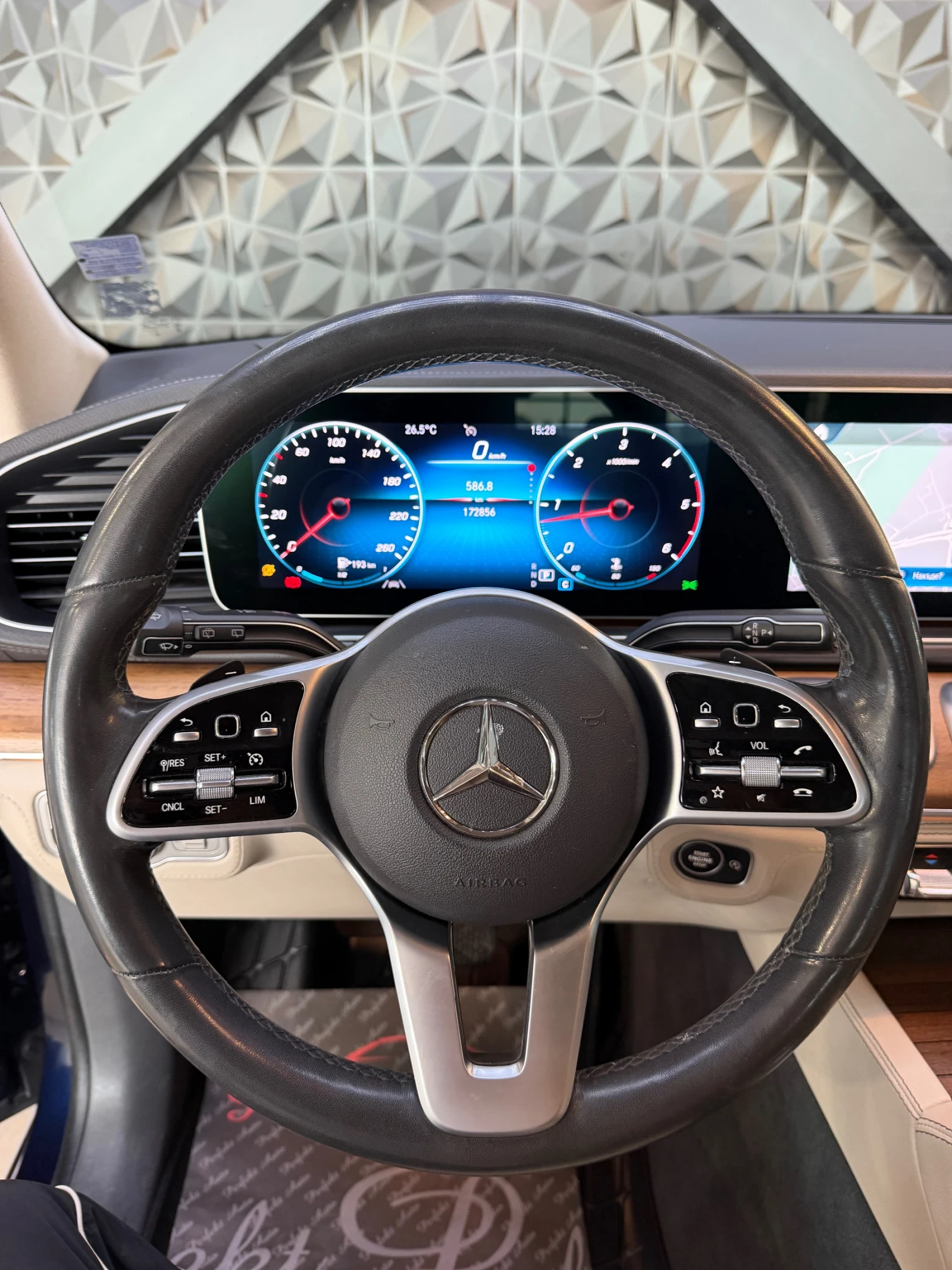 Mercedes-Benz GLE 350 d 4 MATIC * BURMESTER * AMG * , снимка 10 - Автомобили и джипове - 54648832
