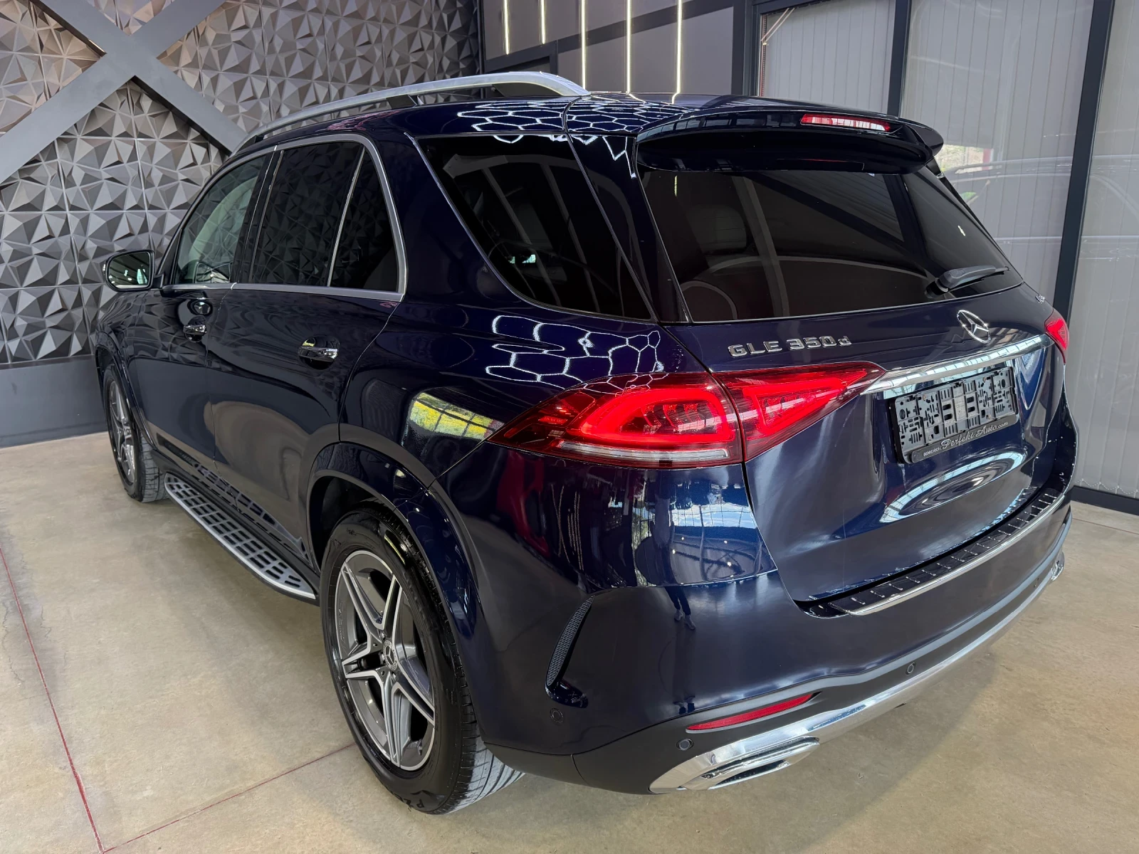 Mercedes-Benz GLE 350 d 4 MATIC * BURMESTER * AMG * , снимка 3 - Автомобили и джипове - 54648832