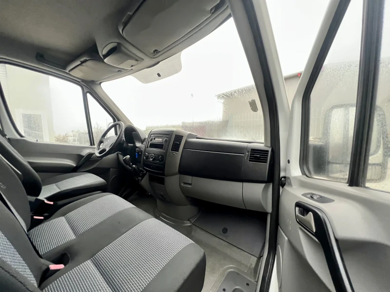 Mercedes-Benz Sprinter 313 Климатроник / Като нов, снимка 13 - Бусове и автобуси - 47935291