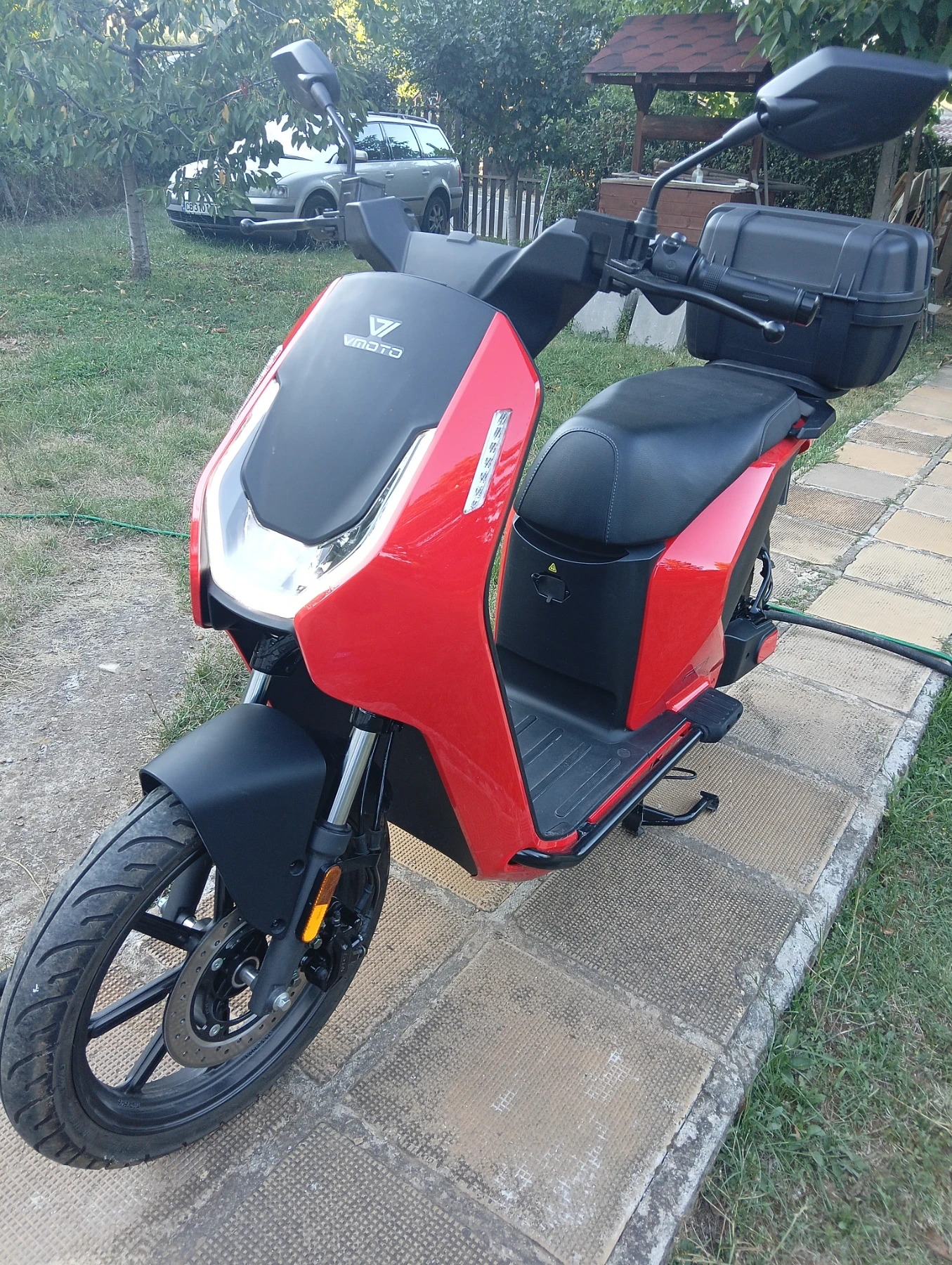 Vmoto F01 Електрически скутер 