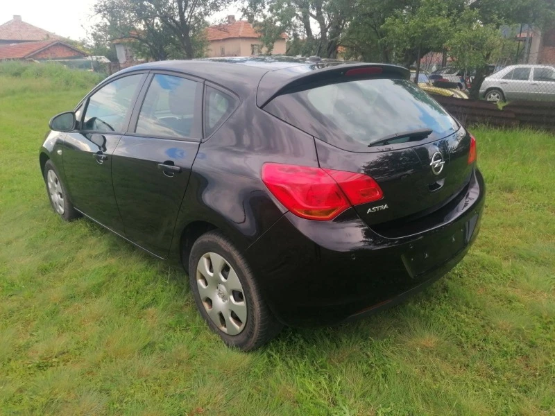 Opel Astra, снимка 2 - Автомобили и джипове - 47616197