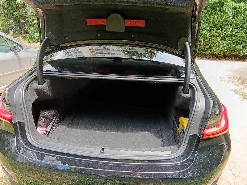 BMW 330 xDrive, снимка 4 - Автомобили и джипове - 51053735