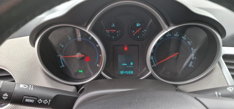 Chevrolet Cruze 1.6 i, снимка 8 - Автомобили и джипове - 53292491