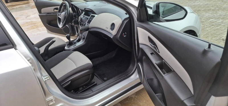 Chevrolet Cruze 1.6 i, снимка 6 - Автомобили и джипове - 53292491