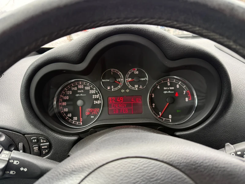 Alfa Romeo 147 1.6 , снимка 11 - Автомобили и джипове - 53523709