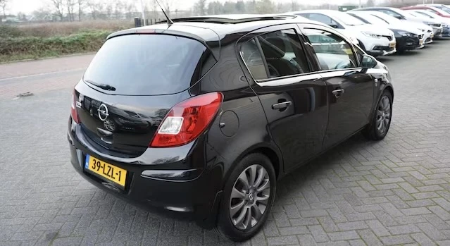 Opel Corsa 1.2 16v 111 Edition, снимка 4 - Автомобили и джипове - 53649731