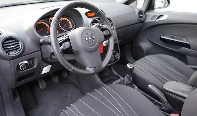 Opel Corsa 1.2 16v 111 Edition, снимка 12 - Автомобили и джипове - 53649731