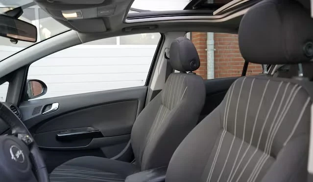 Opel Corsa 1.2 16v 111 Edition, снимка 11 - Автомобили и джипове - 53649731