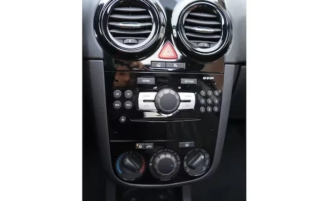 Opel Corsa 1.2 16v 111 Edition, снимка 14 - Автомобили и джипове - 53649731