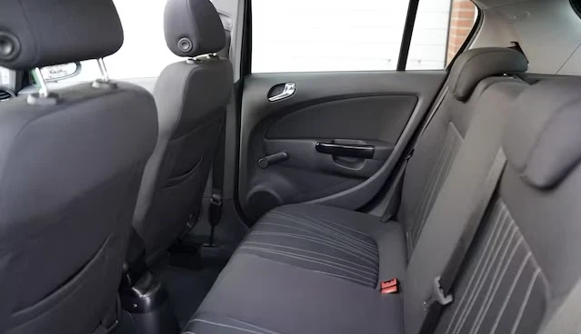 Opel Corsa 1.2 16v 111 Edition, снимка 10 - Автомобили и джипове - 53649731