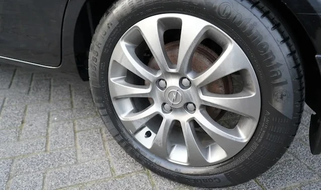 Opel Corsa 1.2 16v 111 Edition, снимка 8 - Автомобили и джипове - 53649731