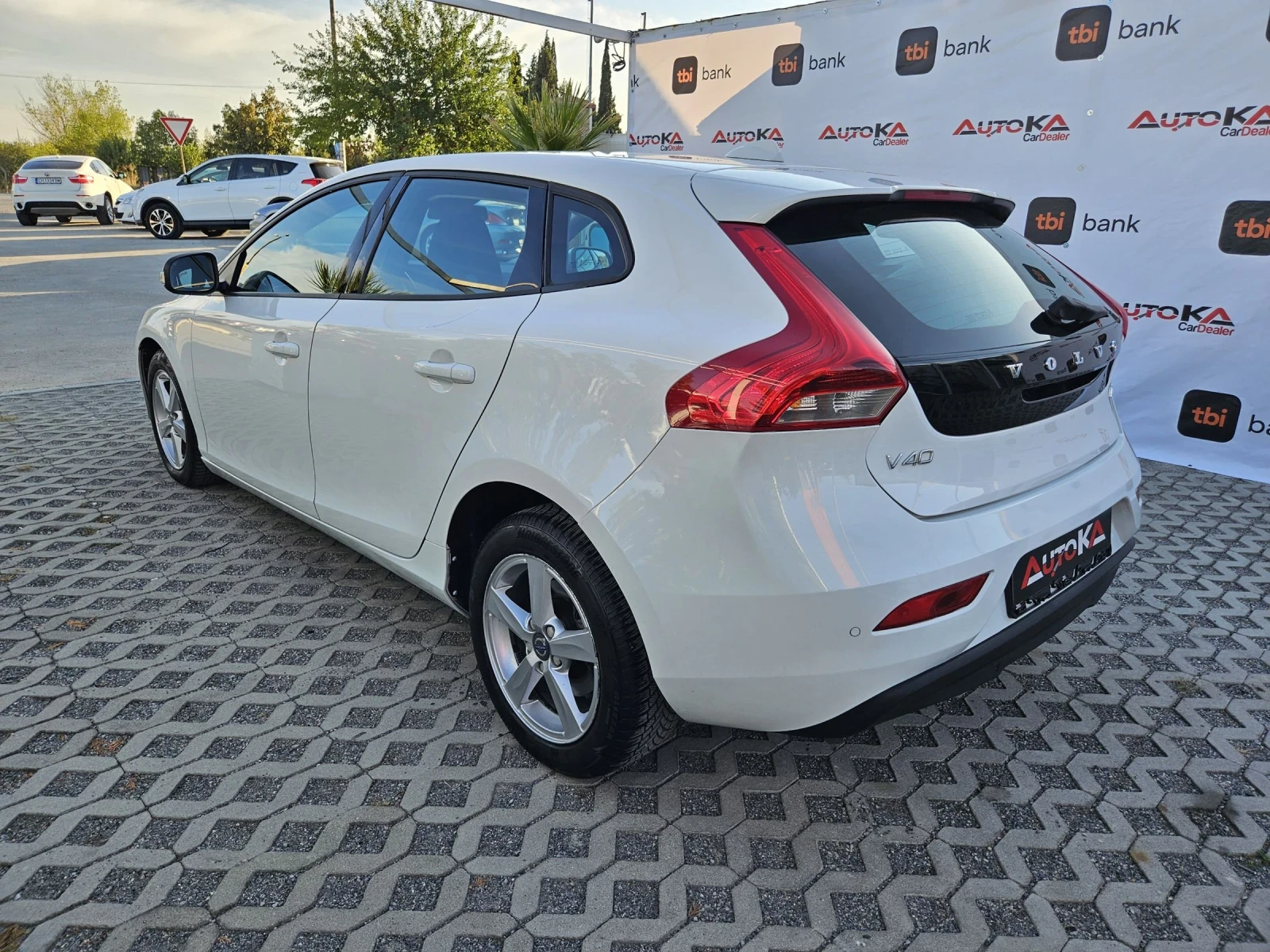 Volvo V40 1.6D-115kc= АВТОМАТИК= ПАРКТРОНИК= АВТОПИЛОТ - изображение 5