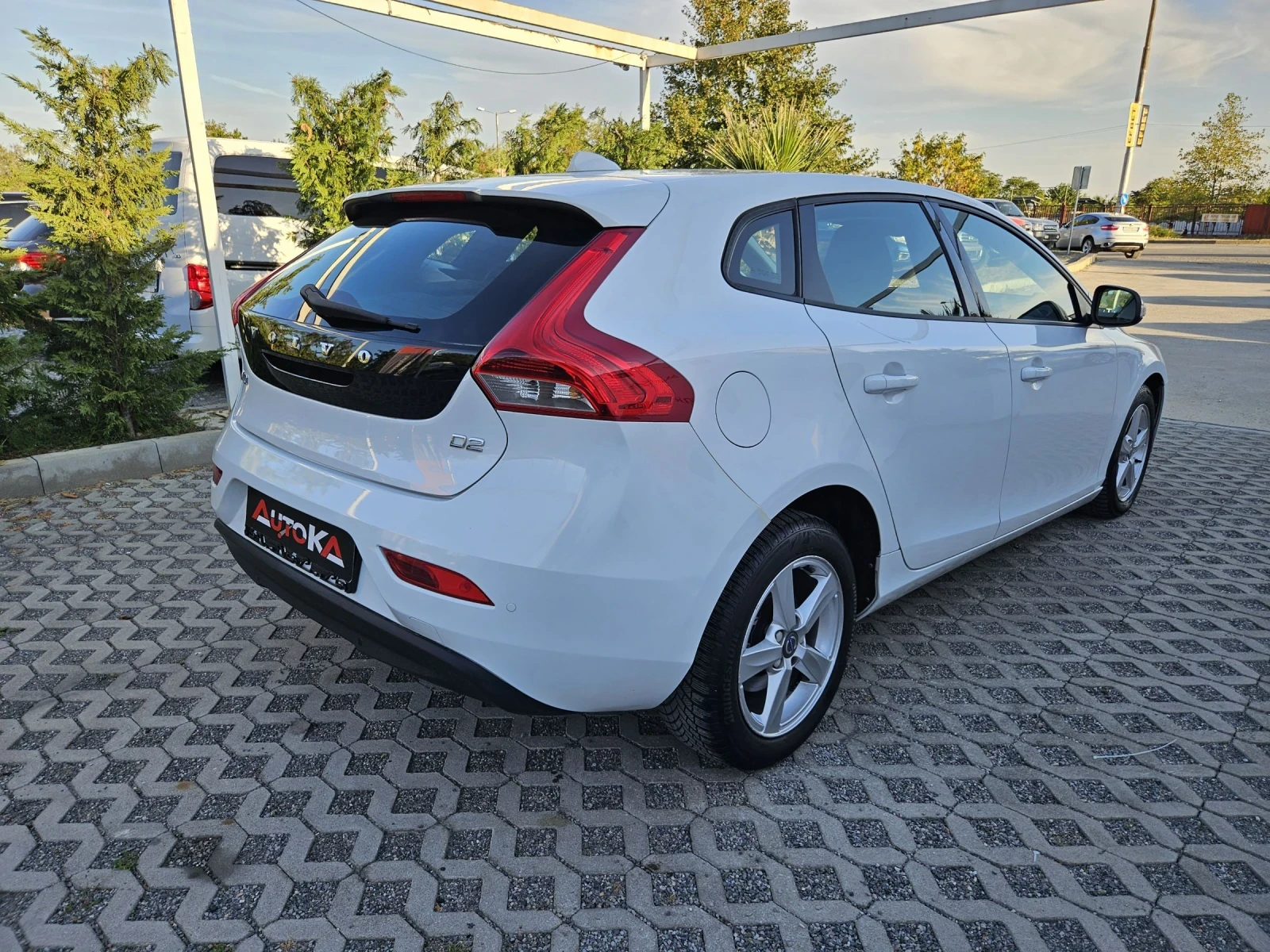 Volvo V40 1.6D-115kc= АВТОМАТИК= ПАРКТРОНИК= АВТОПИЛОТ - изображение 3