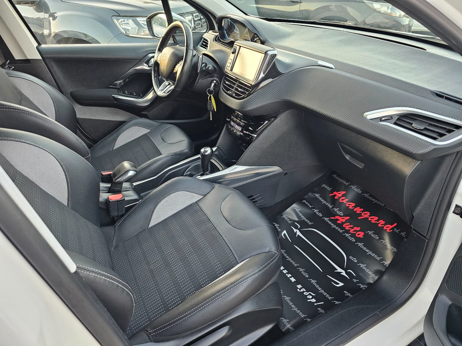 Peugeot 2008 1.6HDI, 92к.с., Автоматик, Allure, 126000км! - изображение 9