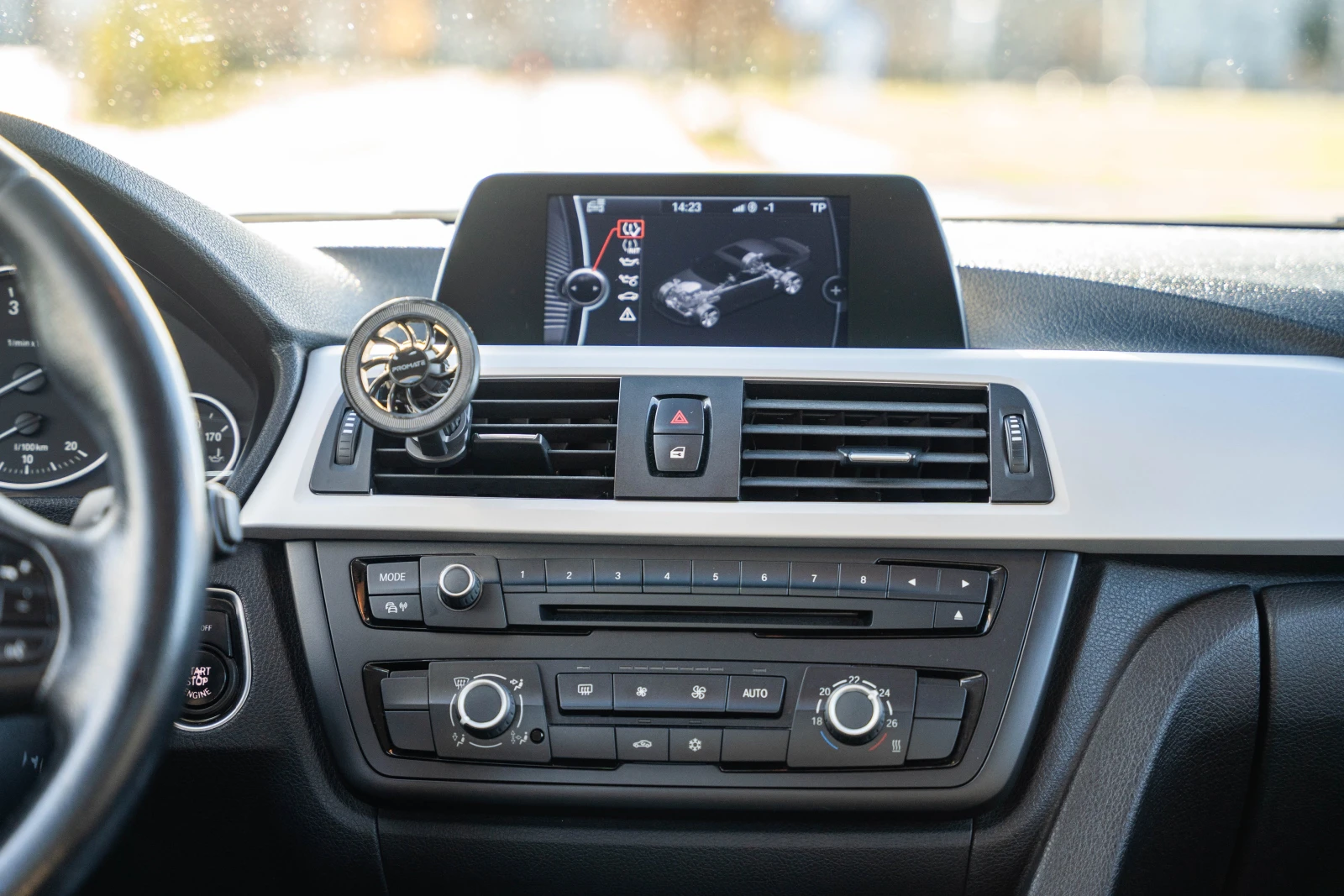 BMW 320, снимка 17 - Автомобили и джипове - 54174426