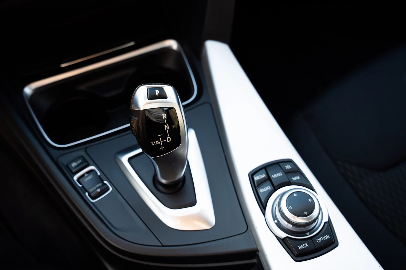 BMW 320, снимка 11 - Автомобили и джипове - 54174426