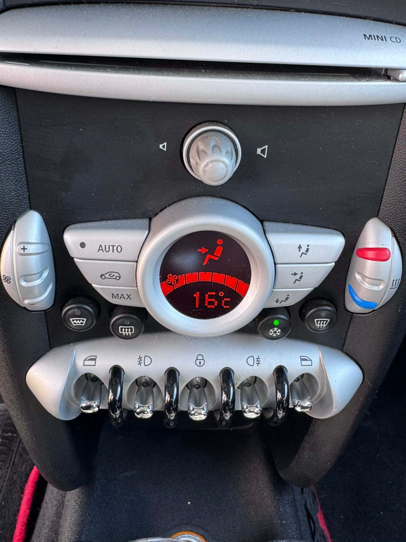 Mini Cooper 1.6D / Start-Stop / Климатроник / 6 скорости, снимка 14 - Автомобили и джипове - 54257109