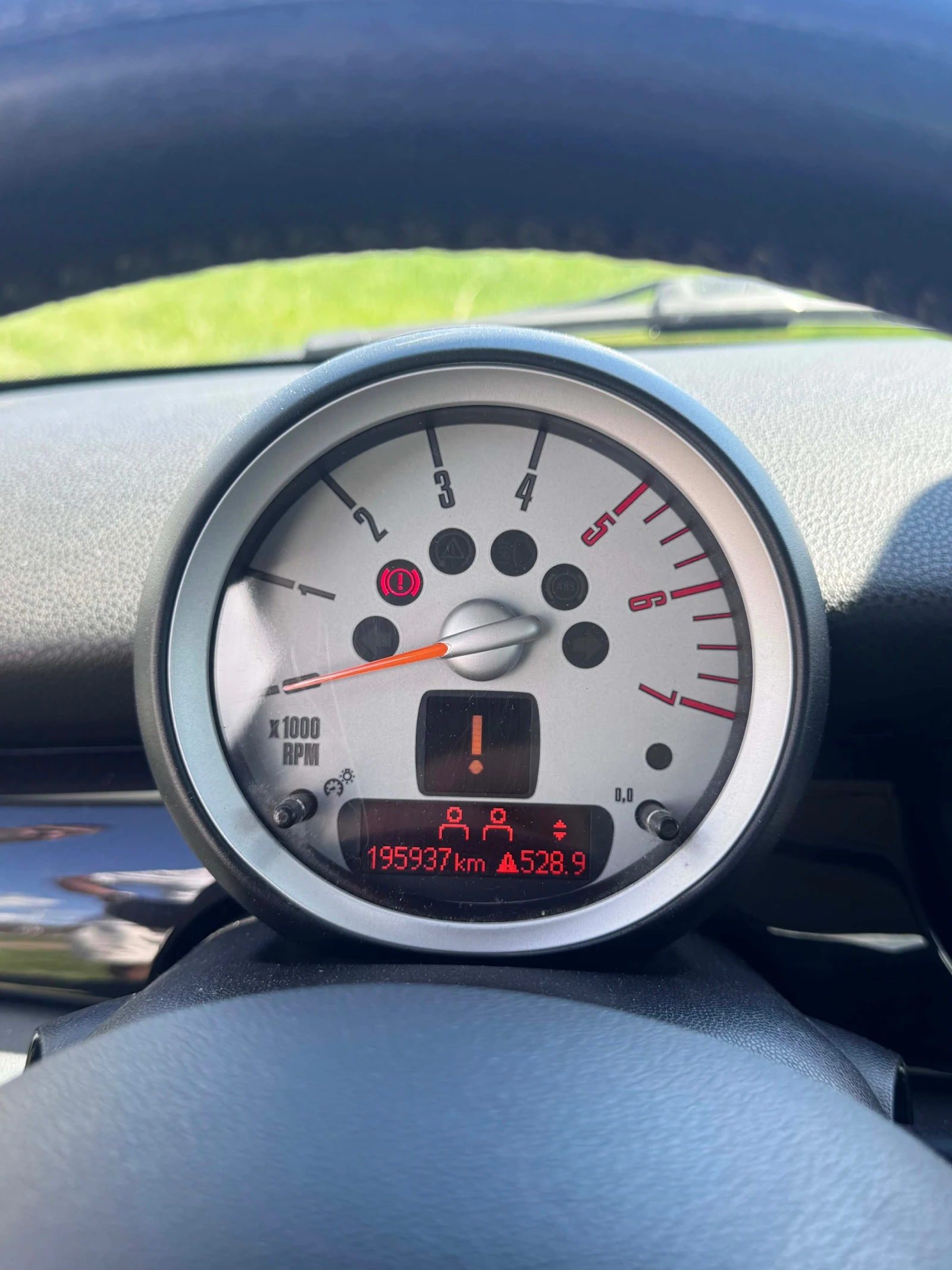 Mini Cooper 1.6D / Start-Stop / Климатроник / 6 скорости, снимка 13 - Автомобили и джипове - 54257109