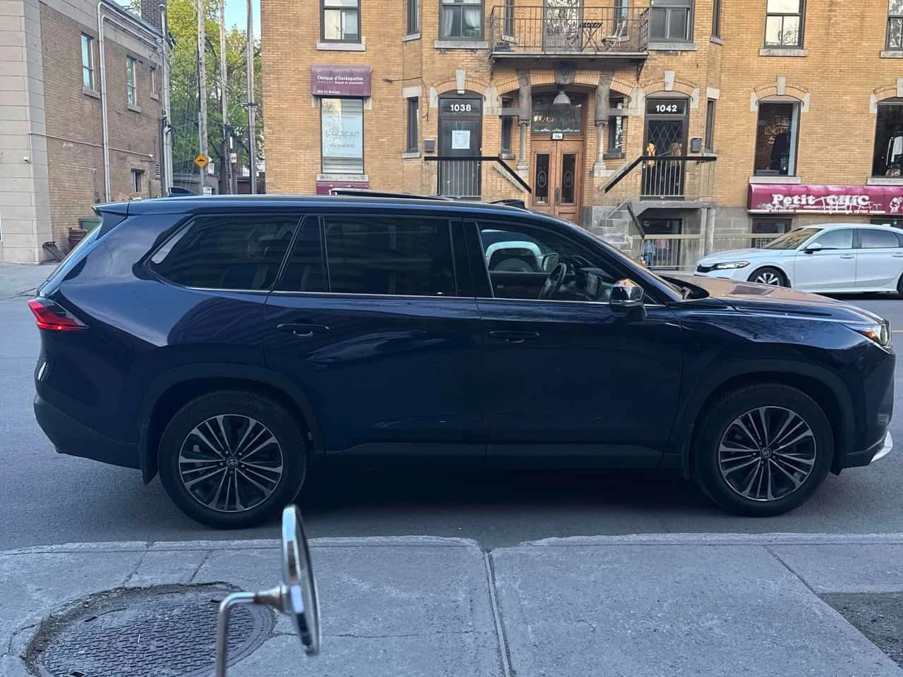 Toyota Grand Highlander Hybrid Platinum| DISTRONIC| 360| PANO| 2 КЛЮЧА, снимка 5 - Автомобили и джипове - 54545878