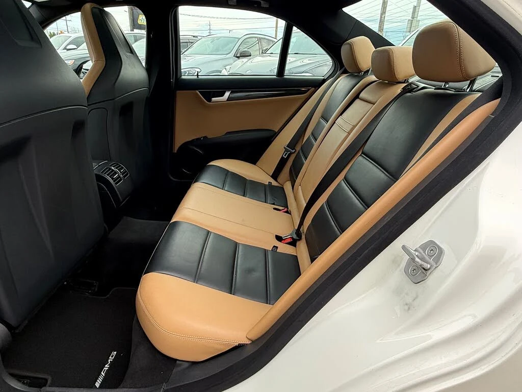 Mercedes-Benz C 63 AMG Sedan, снимка 16 - Автомобили и джипове - 54577800