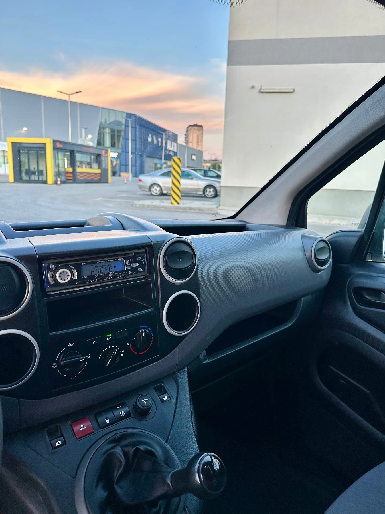 Peugeot Partner 1.6 HDi, снимка 9 - Автомобили и джипове - 54769126