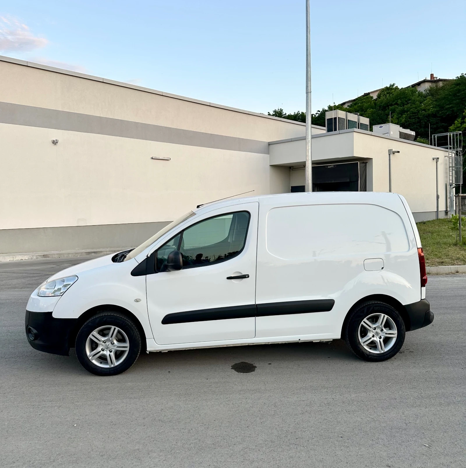 Peugeot Partner 1.6 HDi, снимка 2 - Автомобили и джипове - 54769126