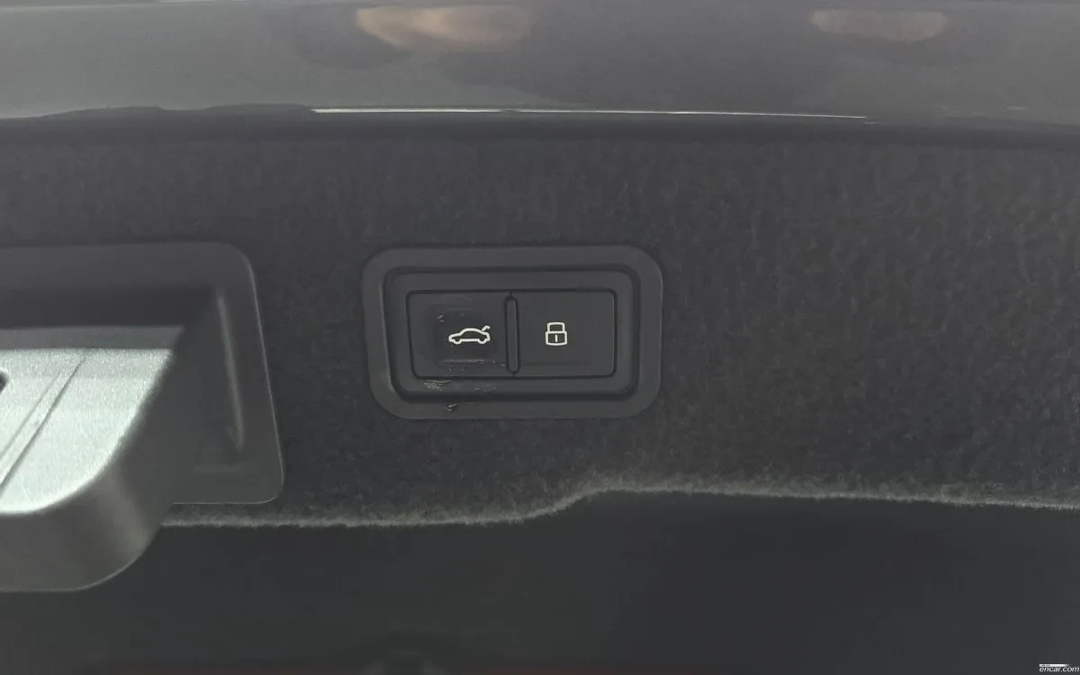Audi A8 3.0 55TFSI Quattro, Distronic, HeadUP, Обдух., снимка 15 - Автомобили и джипове - 54836632