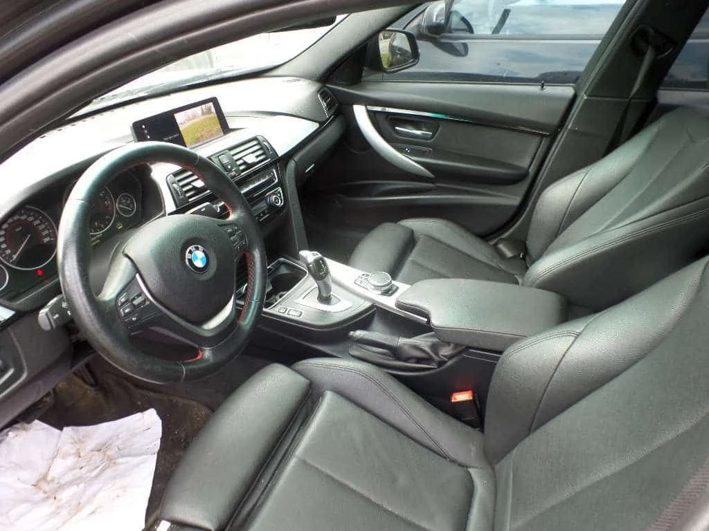 BMW 330 * 330i xDrive Sedan * CARFAX * ЦЕНА ДО БГ, снимка 13 - Автомобили и джипове - 54966416