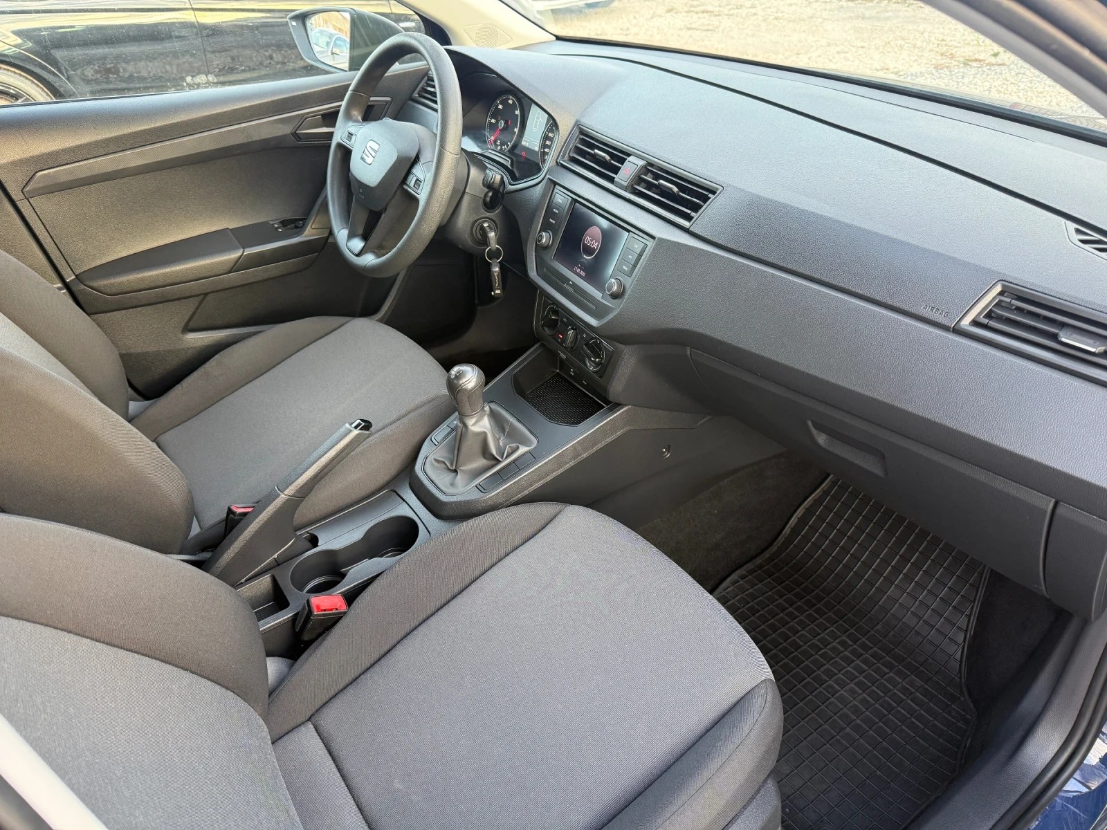 Seat Ibiza 1.6 TDi, снимка 7 - Автомобили и джипове - 55792357