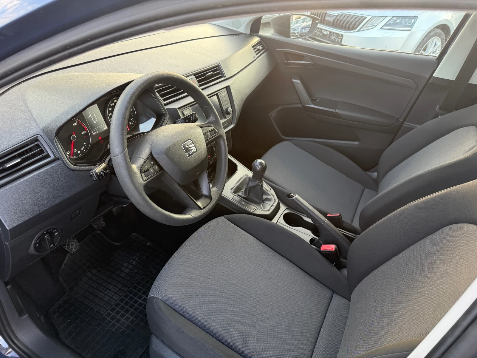 Seat Ibiza 1.6 TDi, снимка 6 - Автомобили и джипове - 55792357