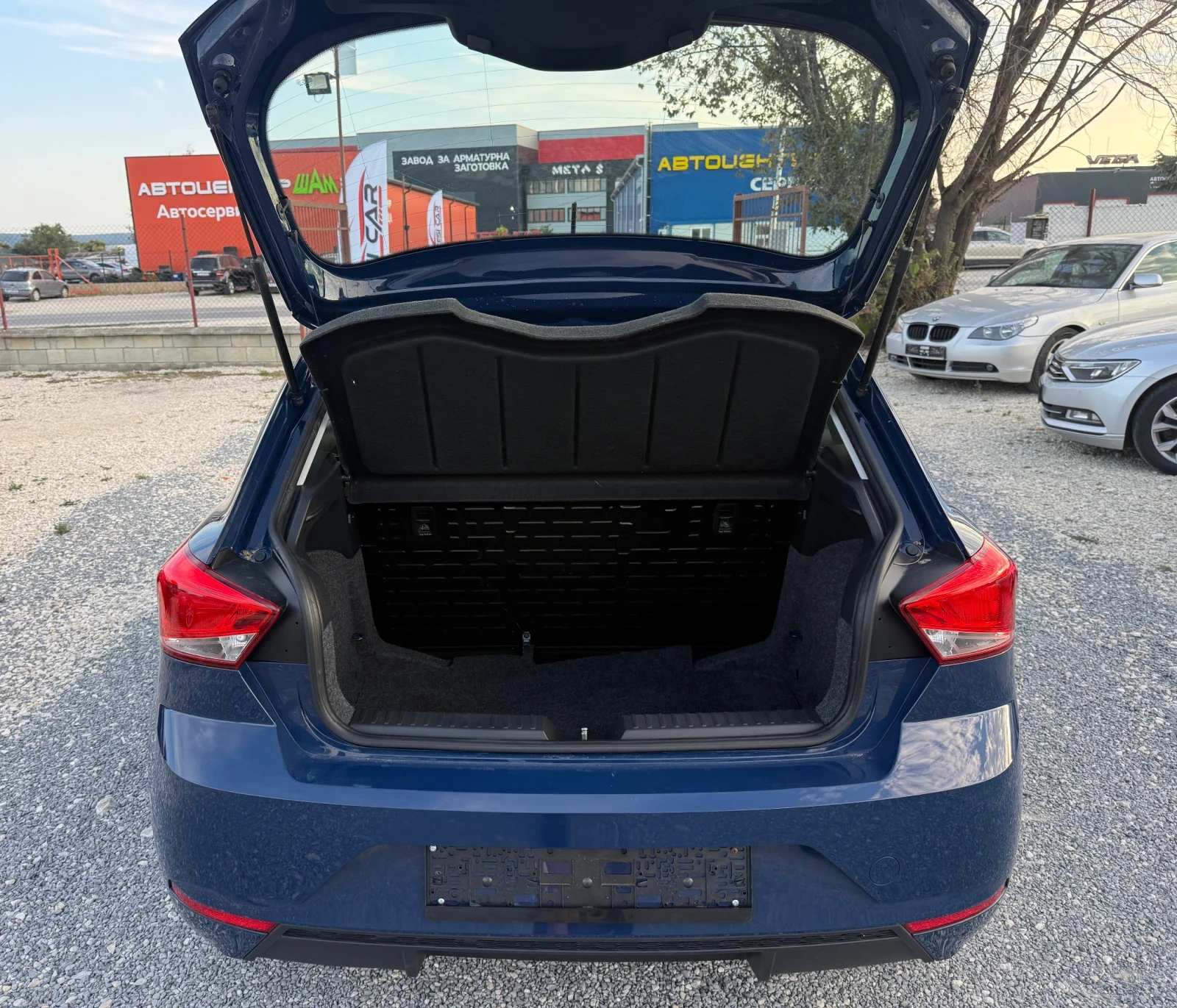 Seat Ibiza 1.6 TDi, снимка 11 - Автомобили и джипове - 55792357