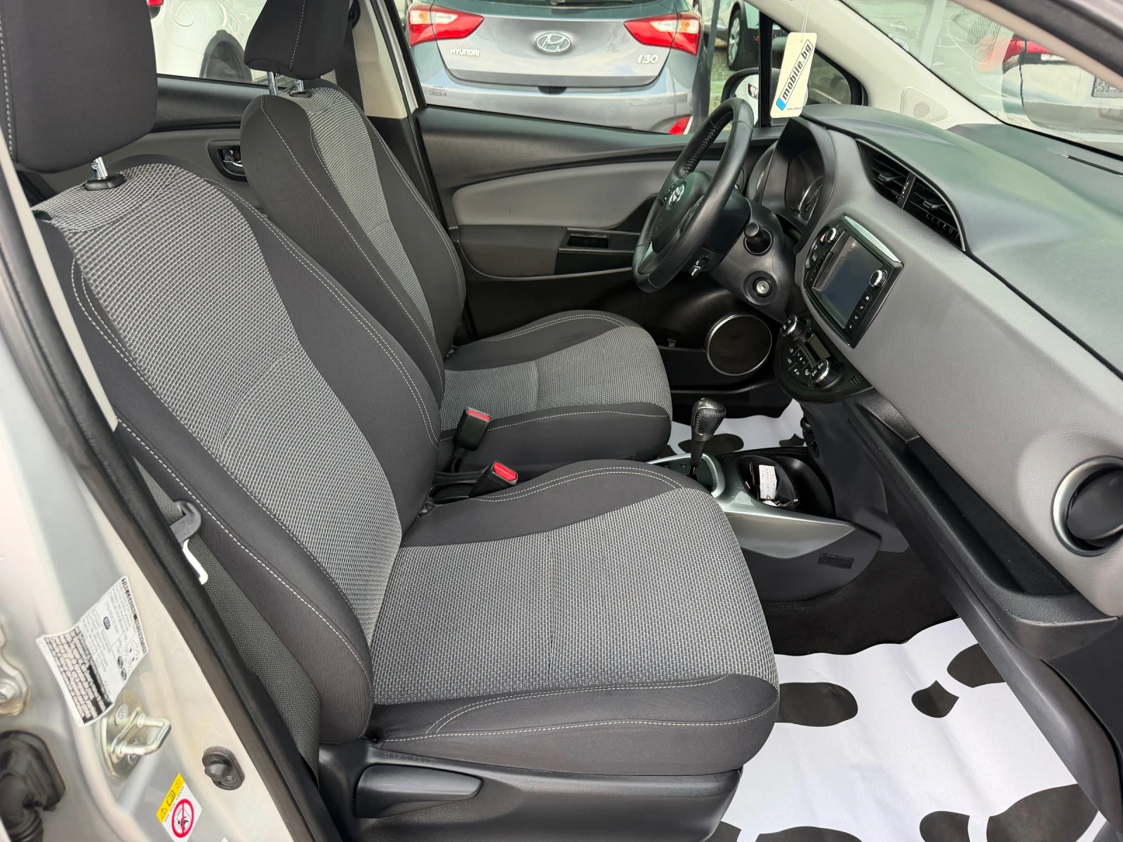 Toyota Yaris 1.5 hybrid/NAVI/EVRO6/, снимка 10 - Автомобили и джипове - 55959033